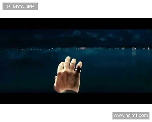 穿亚瑟士足球明星的荣耀之路与梦想追逐的激情瞬间