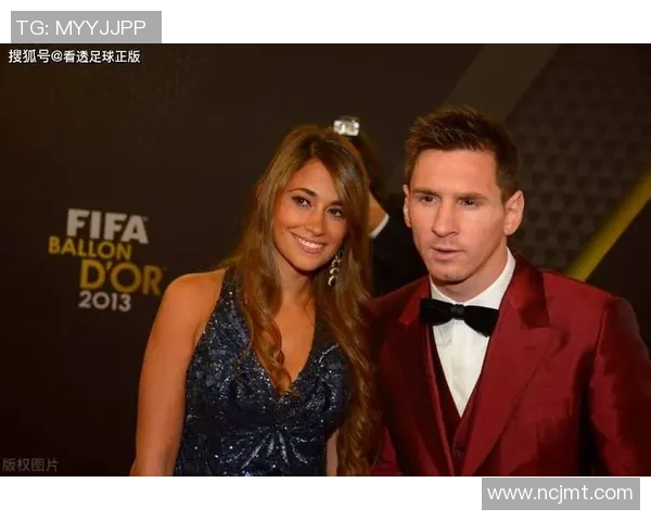 足球明星与深情女孩的温暖瞬间展现爱的力量与梦想的交汇 足球明星与深情女孩的温暖瞬间展现爱的力量与梦想的交汇