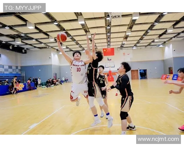 赛后分析：重庆篮球队与杭州篮球队的战术对决与精彩瞬间回顾